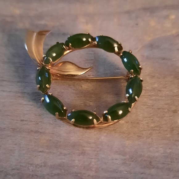 Vintage Curtis Creation Green Jade Circle Wreath Brooch - Picture 4 of 10